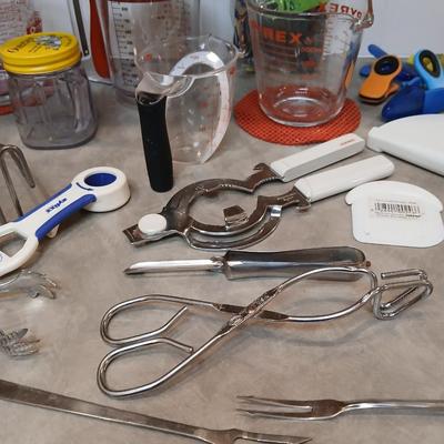 Kitchen measuring - gidgits and gadgets of all kinds - Utensils, clips and more