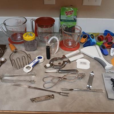 Kitchen measuring - gidgits and gadgets of all kinds - Utensils, clips and more