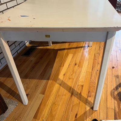 White Wooden Table (S-MG)