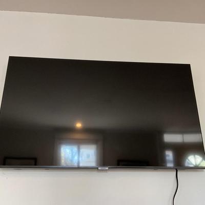143 Samsung Flatscreen 43" TV