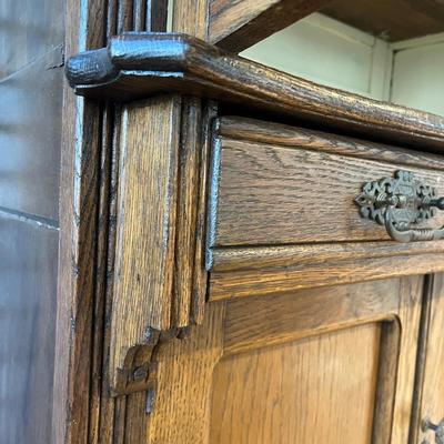 Oak Step Back Cabinet (S-MG)