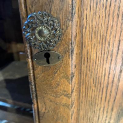 Oak Step Back Cabinet (S-MG)