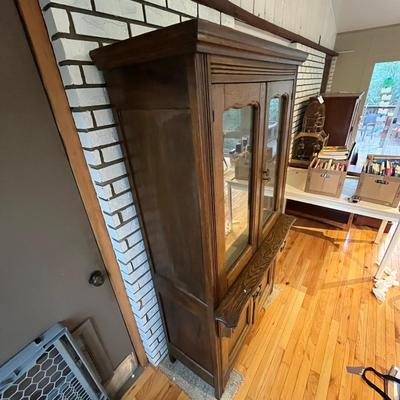 Oak Step Back Cabinet (S-MG)