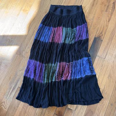 Fun Assortment of Women’s Skirts and Capris - Size S-L (PB-DZ)