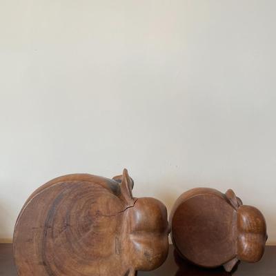 Wooden Hand Carve Mother and Daughter Elephant Figurines.