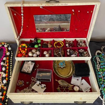 Lot of assorted Jewelry