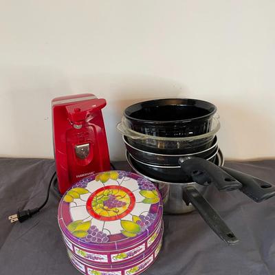 Lot of Kitchen Items.