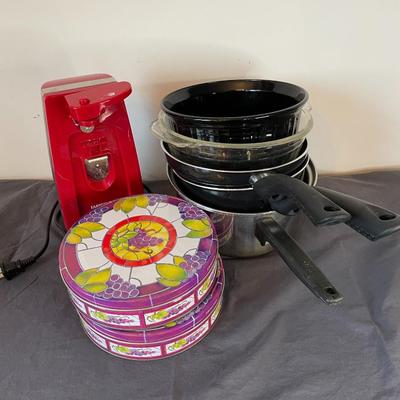 Lot of Kitchen Items.