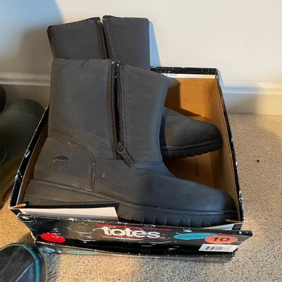 Lot of Men's Shoes