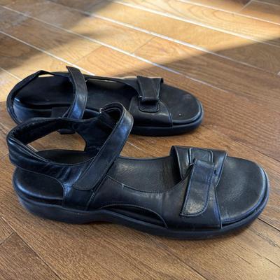 Shoes, Shoes, and More Shoes - Women’s Size 8.5 - 10 (PB-DZ)