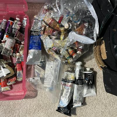 360 Assortment of Oil/Acrylic Paint With Bag