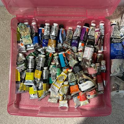 360 Assortment of Oil/Acrylic Paint With Bag