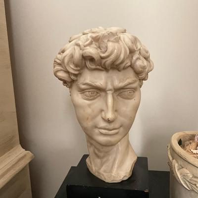 367 Classical Bust Sculpture & Decorative Ceramic Bowl With Shells