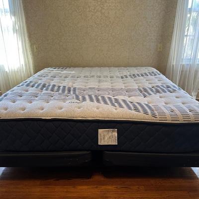 Sealy King Mattress, Box Springs & Frame - Great Condition