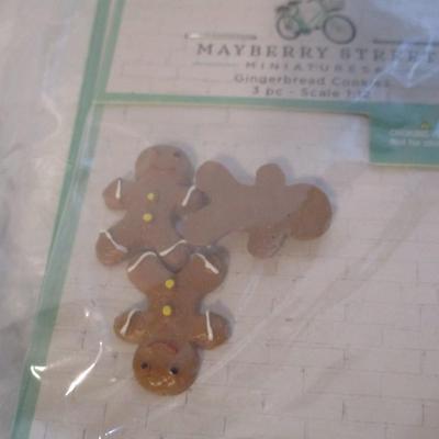 18 - New In The Package Mayberry Street Miniatures Crafts Choice Q/R (See All Pictures)