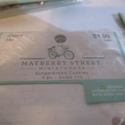 18 - New In The Package Mayberry Street Miniatures Crafts Choice Q/R (See All Pictures)