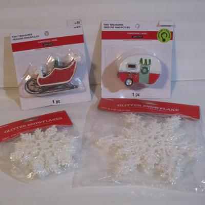12 - New In The Package Darice Glitter Snowflakes Tiny Treasures Ashland Choice S/T/U