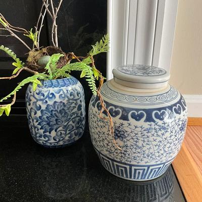 372 Blue & White Oriental Jar & Vase