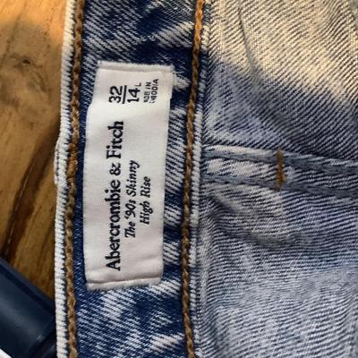 301 Abercrombie & Fitch "The Skinny 90's High Rise Jeans
