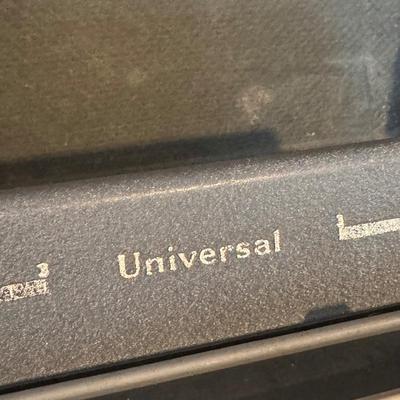 Vintage Universal Underwood Portable Typewriter (O-DZ)