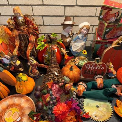 THANKSGIVING, HALLOWEEN FALL LOT
