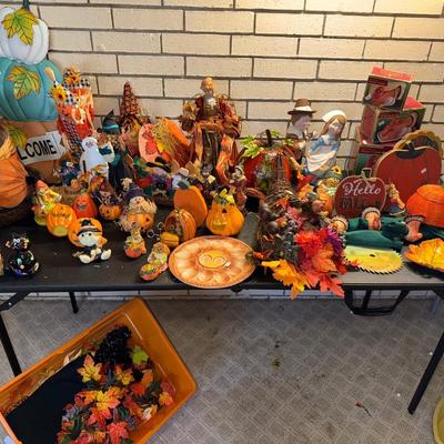 THANKSGIVING, HALLOWEEN FALL LOT