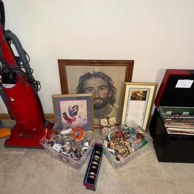 JEWELRY, VINYL LOT