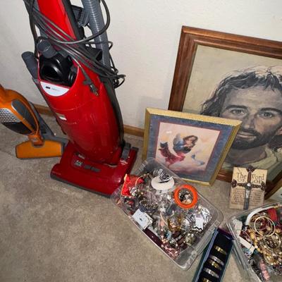 JEWELRY, VINYL LOT