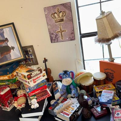 BOYS ROOM RIGHT TABLE