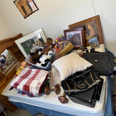 FULL BED & CONTENTS LOT