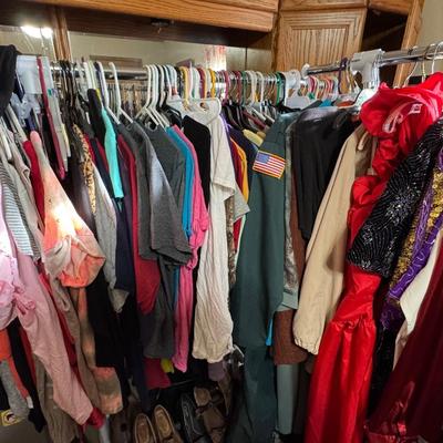 WOMENS CLOTHING BACK WALL LOT