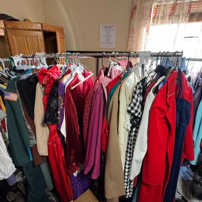 WOMENS CLOTHING BACK WALL LOT