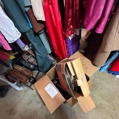 WOMENS CLOTHING BACK WALL LOT