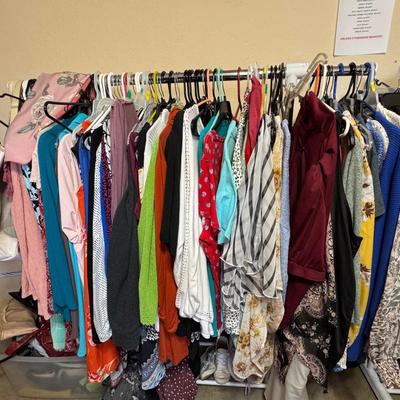 WOMENS CLOTHING FRONT WALL LOT