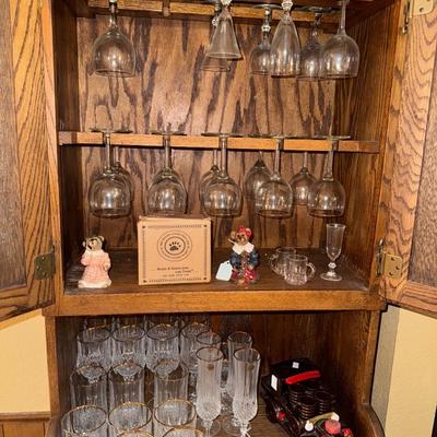 WINE/WHISKY CABINET & CONTENTS LOT