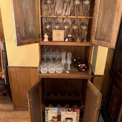WINE/WHISKY CABINET & CONTENTS LOT