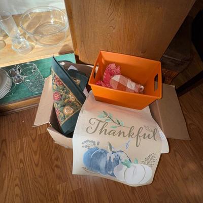 KITCHEN MISCELLANEOUS LOT