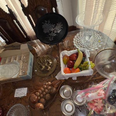 DINING TABLE CONTENTS LOT - TABLE NOT INCLUDED