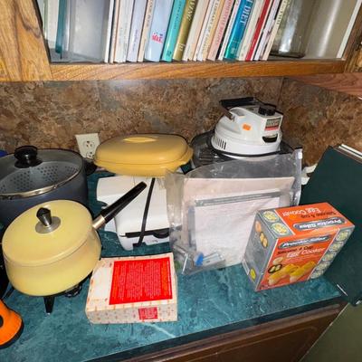 COOKBOOKS, SMALL APPLIANCE LOT