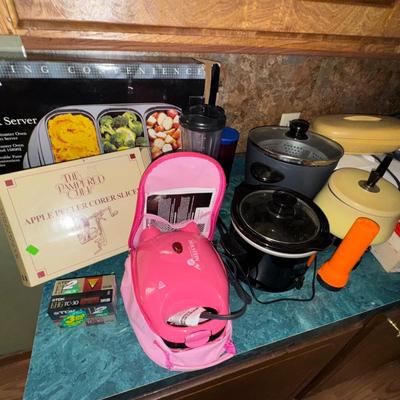 COOKBOOKS, SMALL APPLIANCE LOT