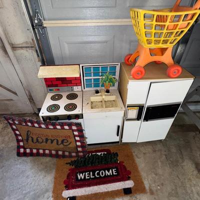 KIDS KITCHEN LOT