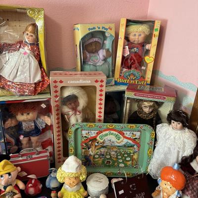 CABBAGE PATCH TABLE LOT