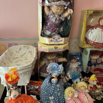 CABBAGE PATCH TABLE LOT