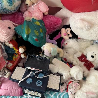 GIRLS BEDROOM KIDS BED LOT