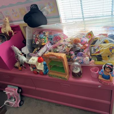 PINK DRESSER AND CONTENTS LOT