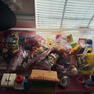 PINK DRESSER AND CONTENTS LOT