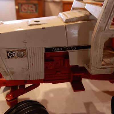 CASE AGRI KING DIE-CAST MODEL TRACTOR
