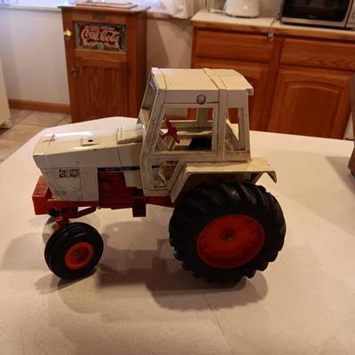 CASE AGRI KING DIE-CAST MODEL TRACTOR