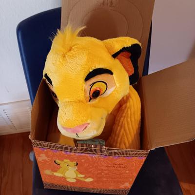 CHILD'S CAR SEAT, CHAIR AND SCENTSY SIMBA PLUSH ANIMAL