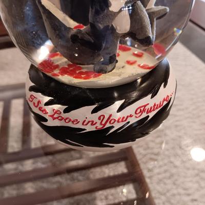 GLASS SNOOPY BANK FULL OF PENNIES